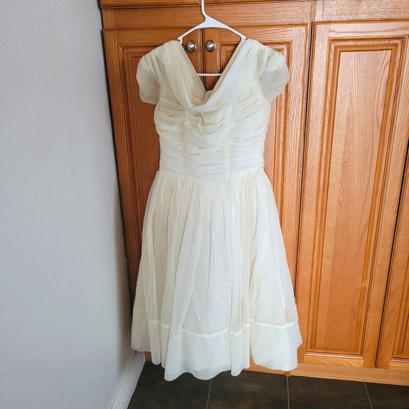 1950s or 60s vintage shirred bodice chiffon party wedding dress - Picture 3 of 6